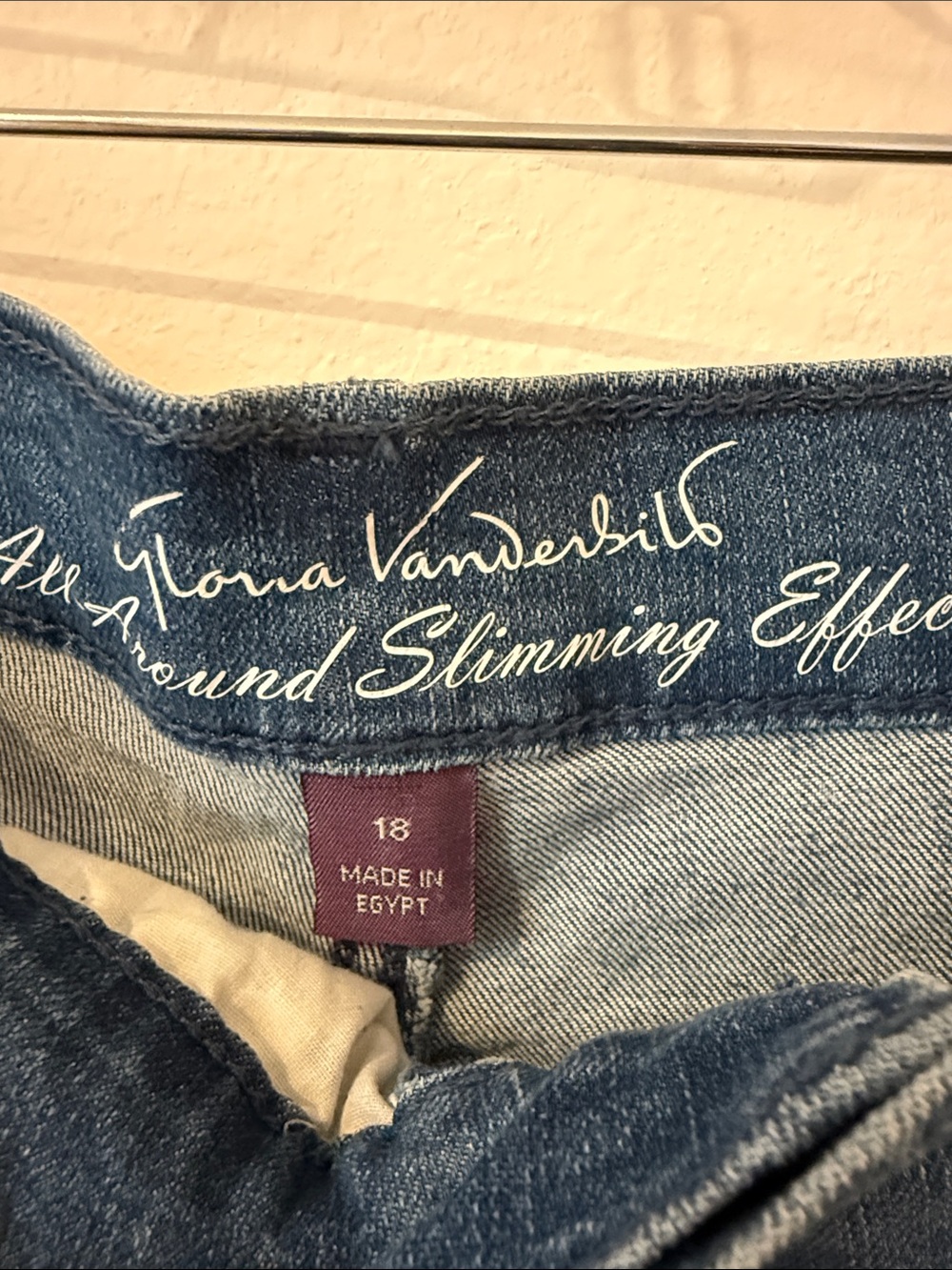 Gloria Vanderbilt Amanda slimming shorts 18 - Picture 2 of 5